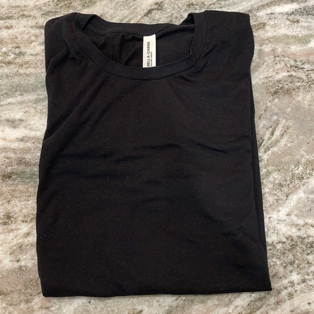 Bella and Canvas NWOT 52/48 t-shirt size L